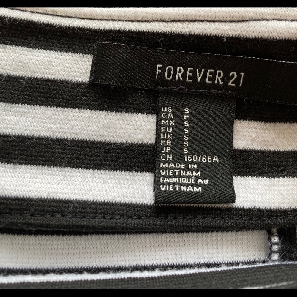 Black & White striped mini skirt Forever 21 size S - Picture 5 of 5